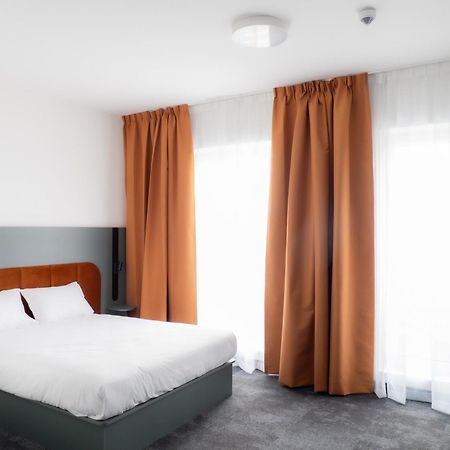 B&B Hotel Leszno レシュノ エクステリア 写真