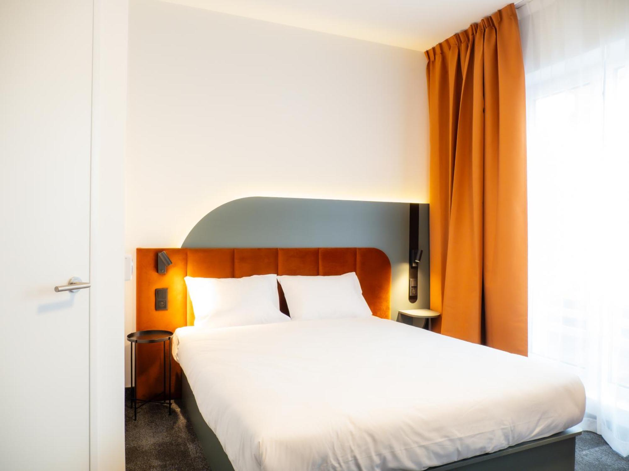 B&B Hotel Leszno レシュノ エクステリア 写真