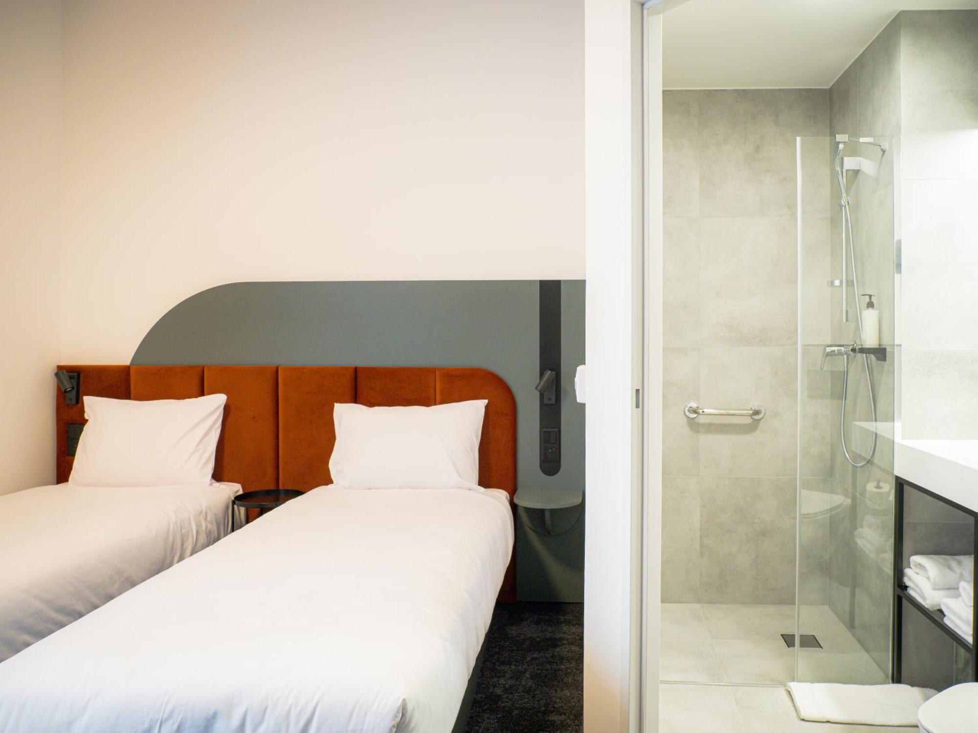 B&B Hotel Leszno レシュノ エクステリア 写真