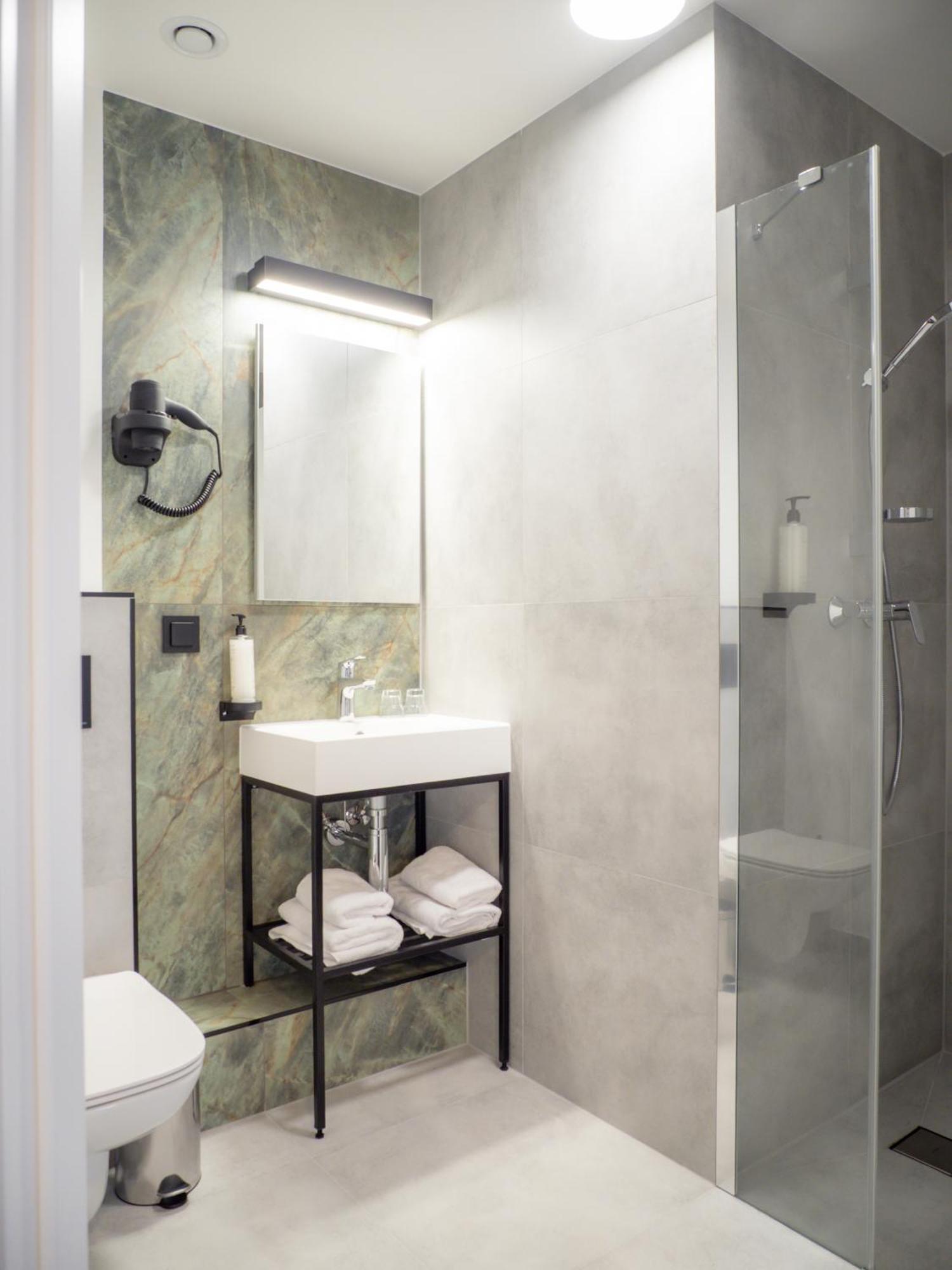 B&B Hotel Leszno レシュノ エクステリア 写真