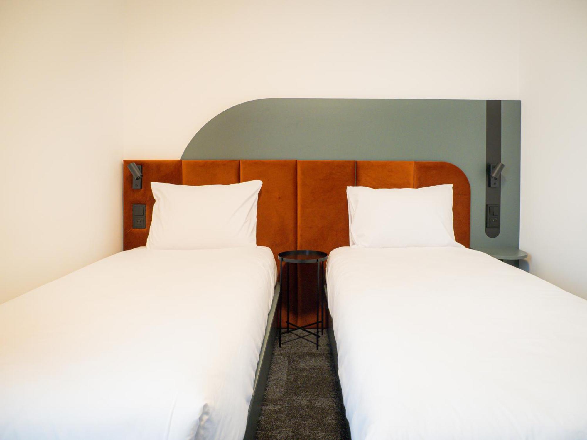 B&B Hotel Leszno レシュノ エクステリア 写真