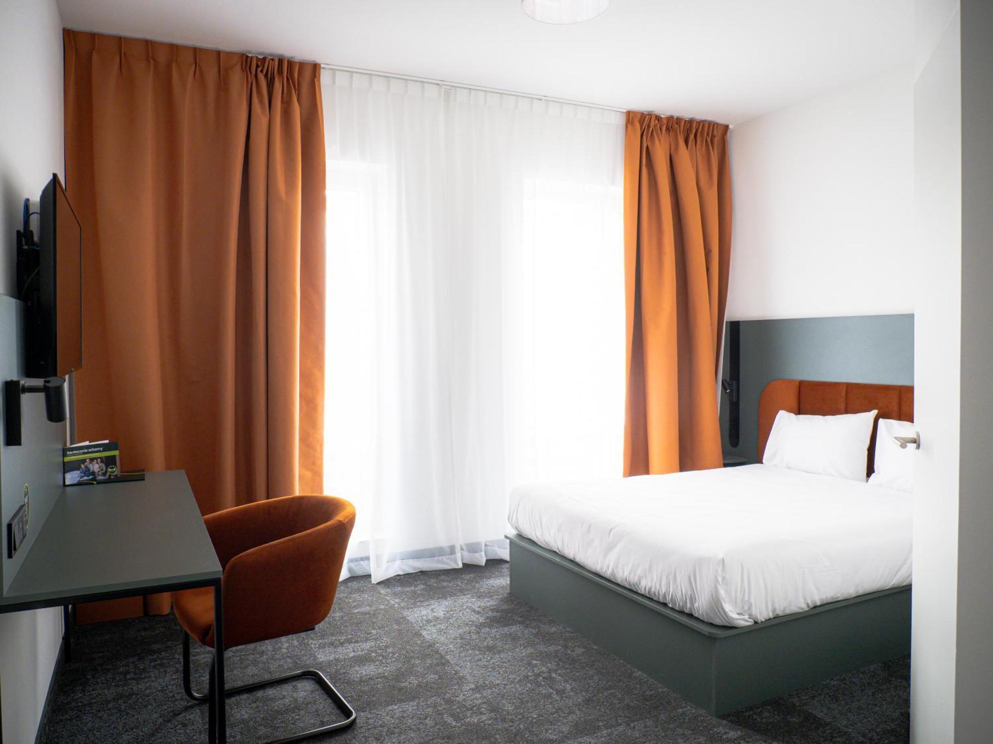 B&B Hotel Leszno レシュノ エクステリア 写真