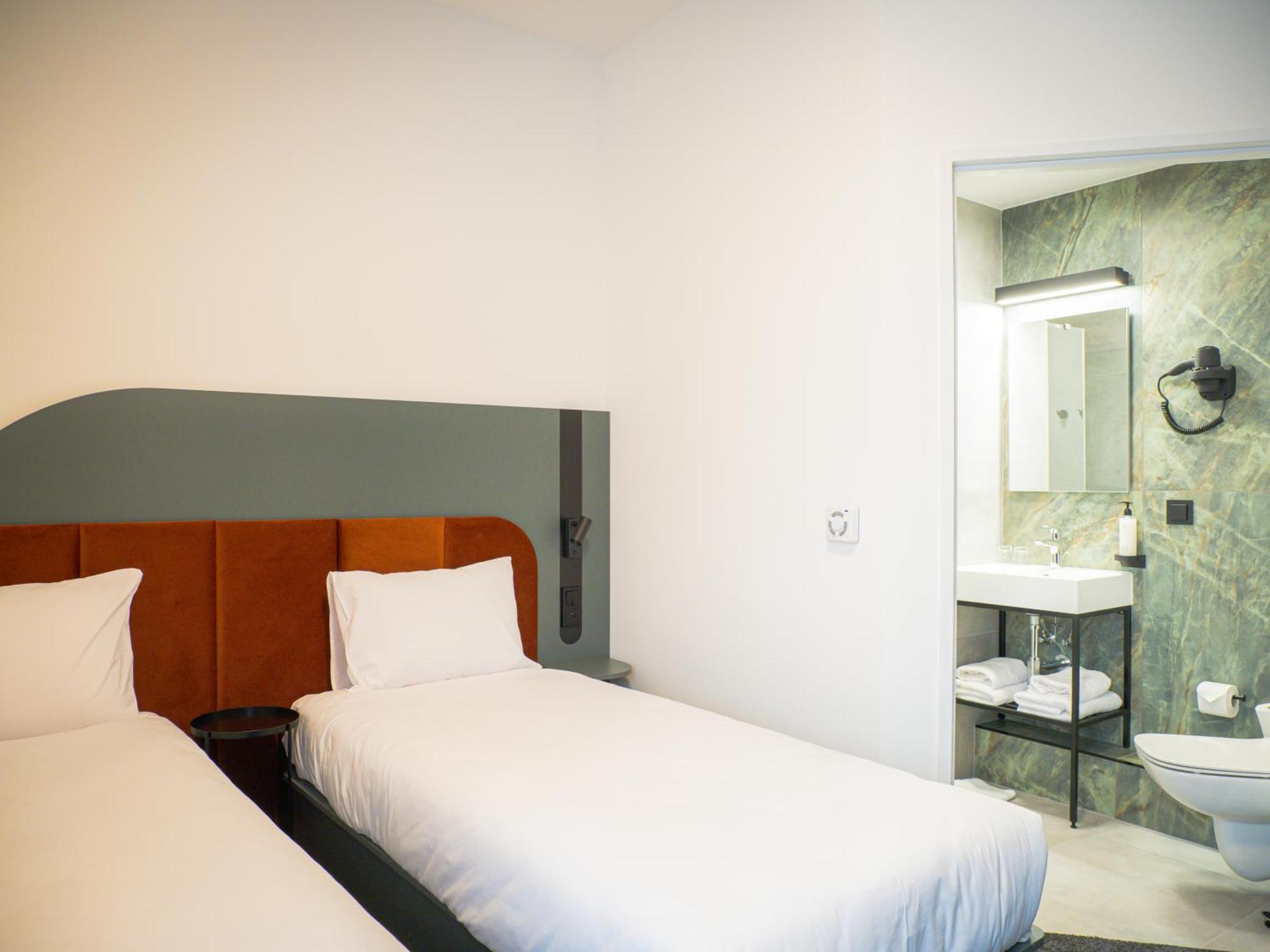 B&B Hotel Leszno レシュノ エクステリア 写真