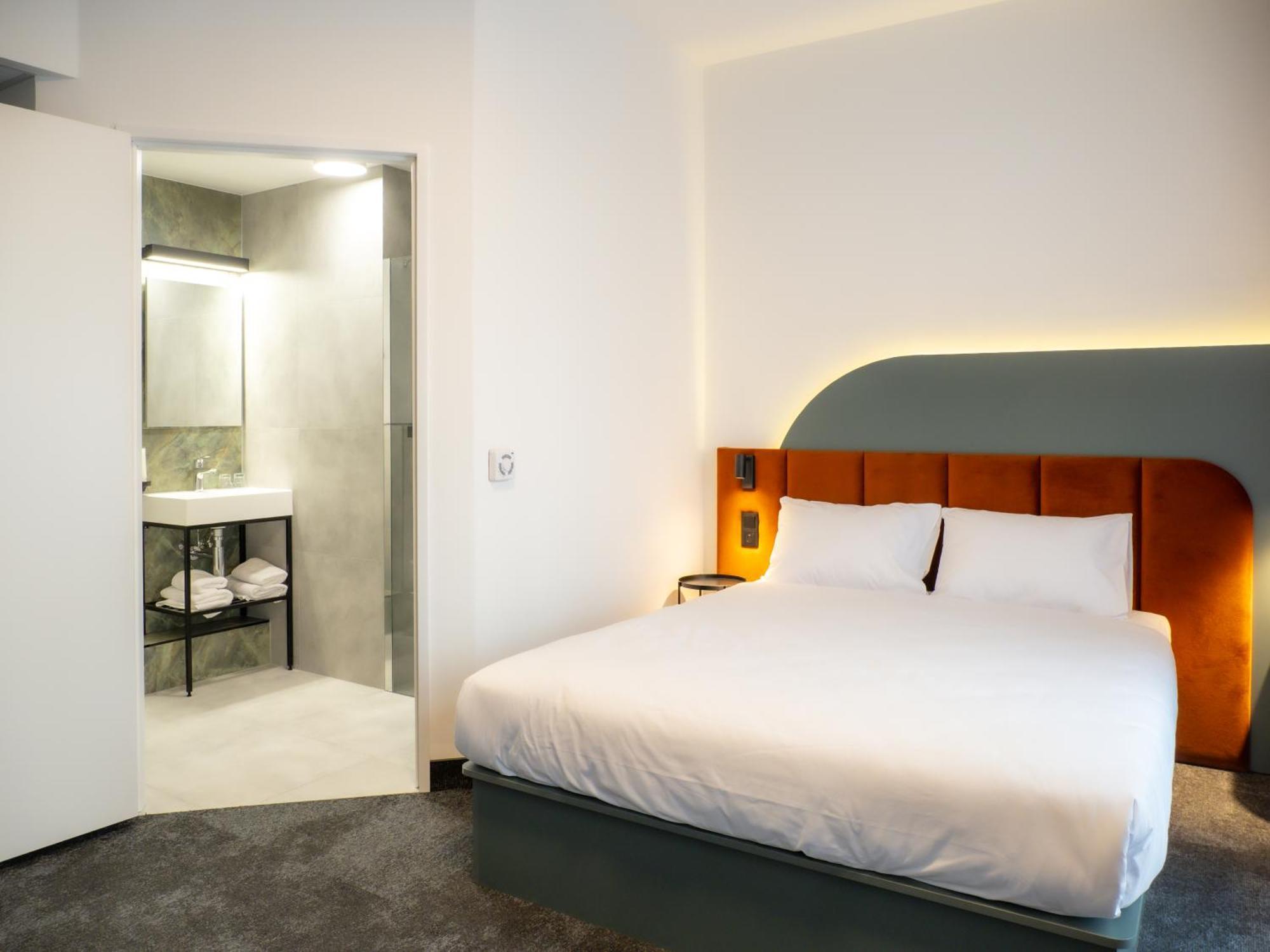 B&B Hotel Leszno レシュノ エクステリア 写真