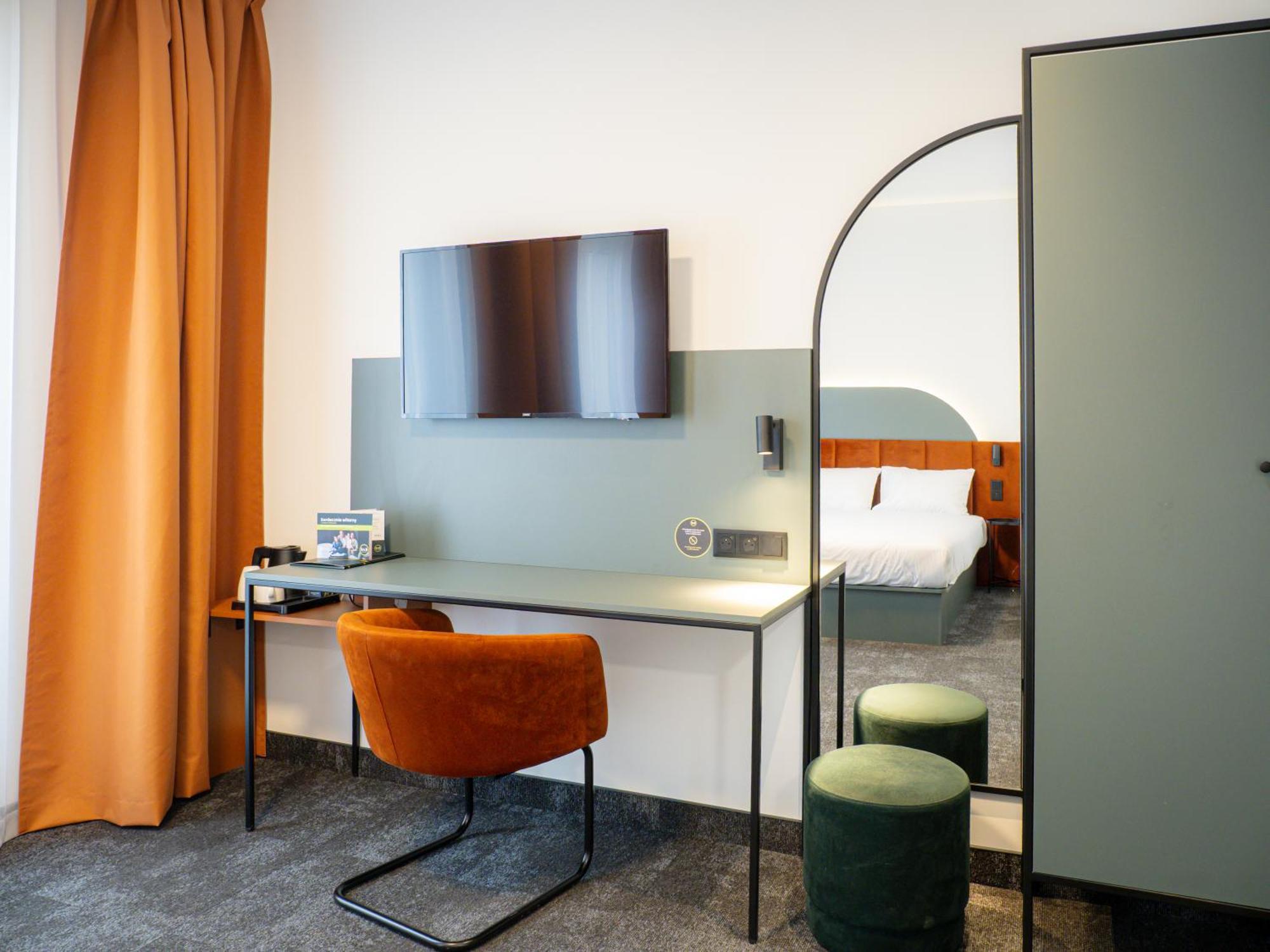 B&B Hotel Leszno レシュノ エクステリア 写真