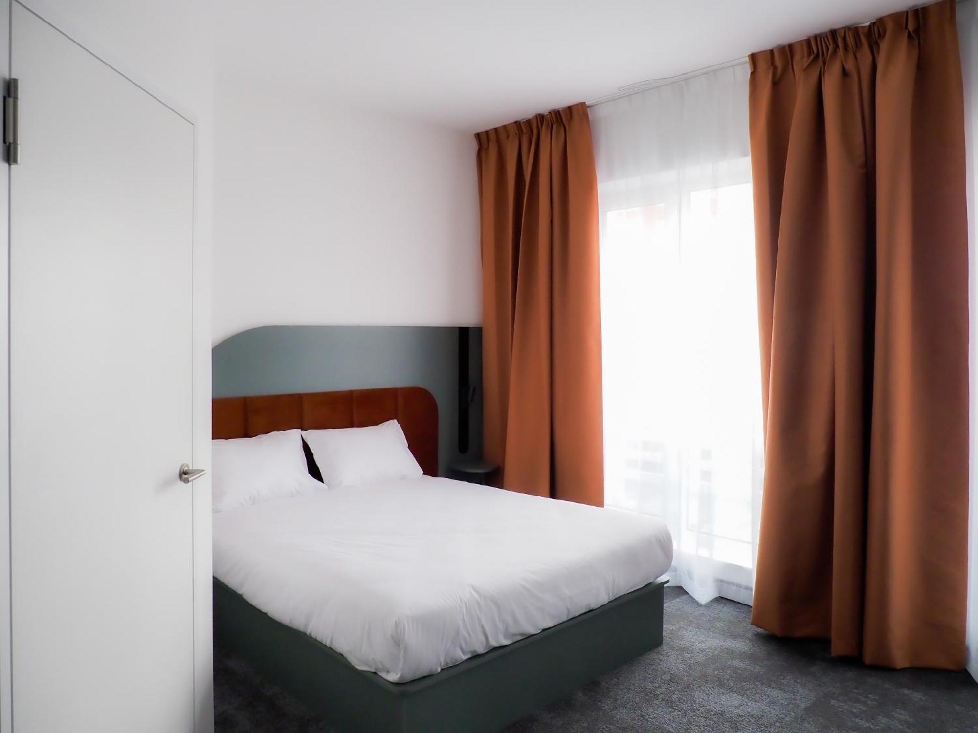 B&B Hotel Leszno レシュノ エクステリア 写真